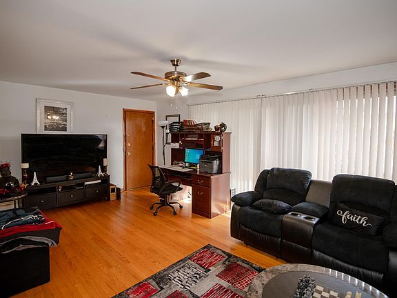4th image of 5312 W 95th St
