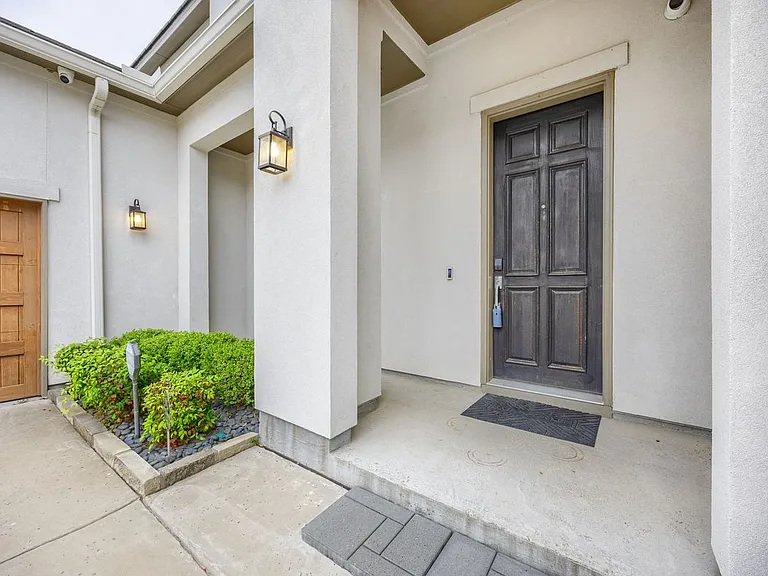 918 Sydney Ln — Photo 32