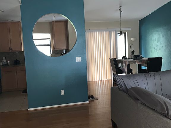 3rd image of 712 SE 9th Pl