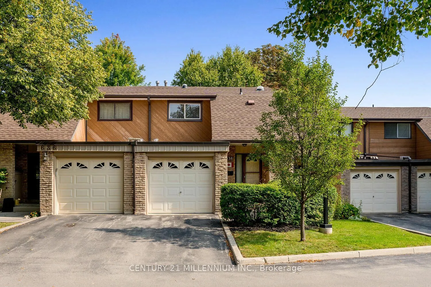 638 Forestwood Cres photo 1