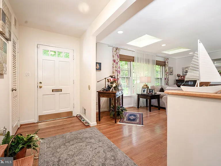 11708 Magruder Ln — Photo 8
