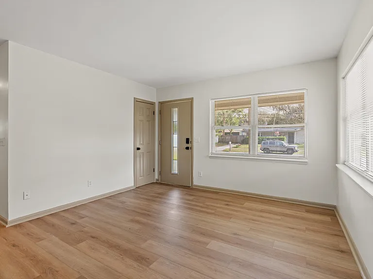 1145 Sebago Ave S — Photo 8