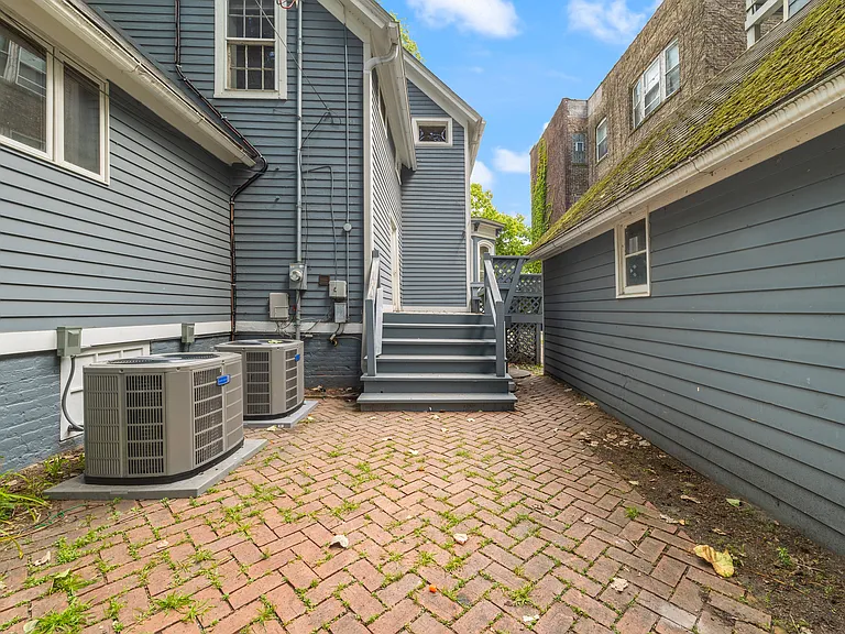 1906 Orrington Ave — Photo 36