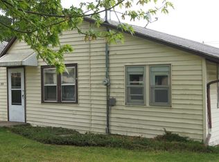 215 N 3rd St, Harpers Ferry, IA 52146