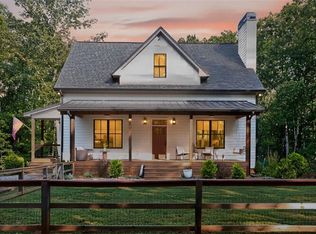 811 Merck Rd, Cleveland, GA 30528