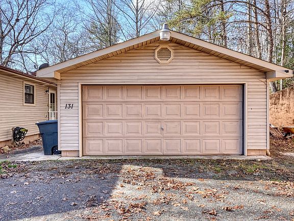 5th image of 131 Hickory Ridge Cir