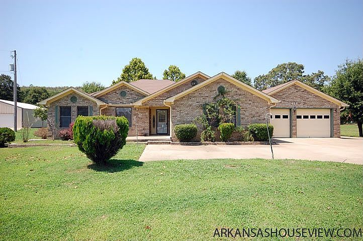Large front and back yard