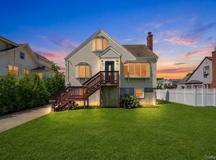 308 Bedell St, Freeport, NY 11520