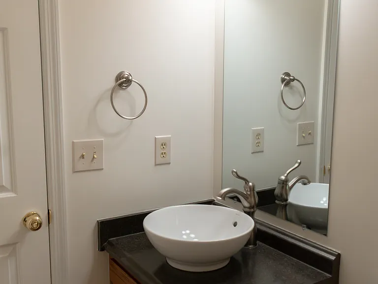 140 Thomas Dr — Photo 21