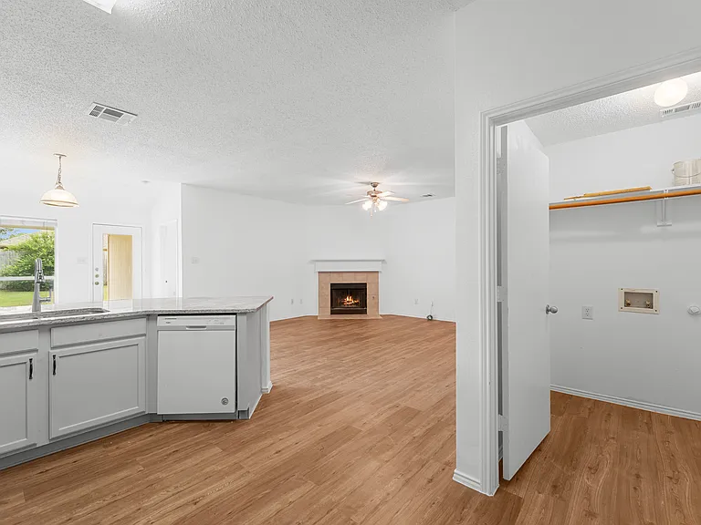 9825 Tyler Dr — Photo 14