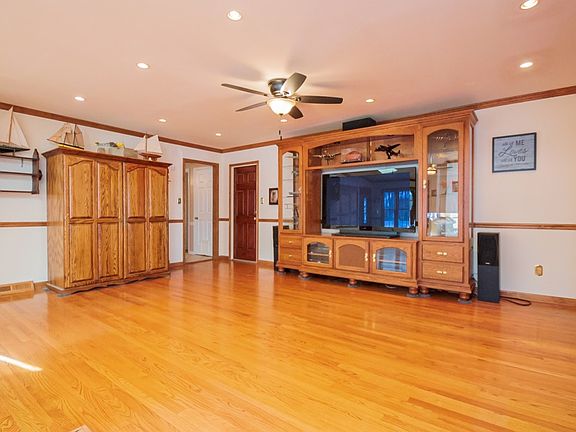 4th image of 307 Caravel Dr