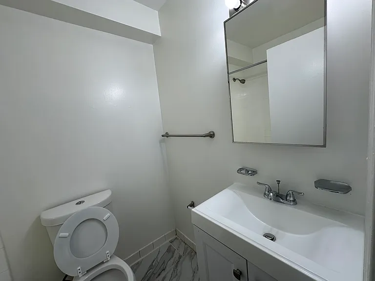 706 Brandywine St SE #203 — Photo 17