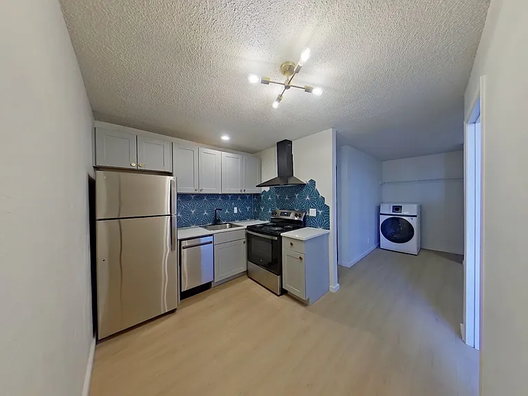 University Manor - Newly Renovated Units just a short walk from Campus! — Photo 46
