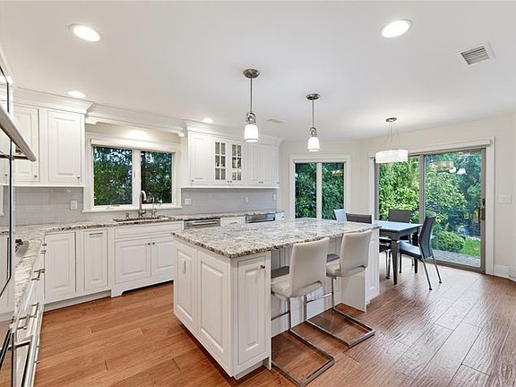 4th image of 339 Tremont Avenue