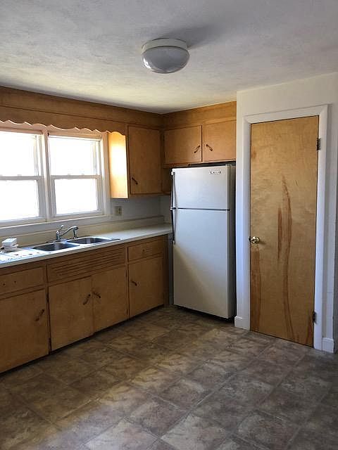 2nd image of 15 Kellett Dr APT 11