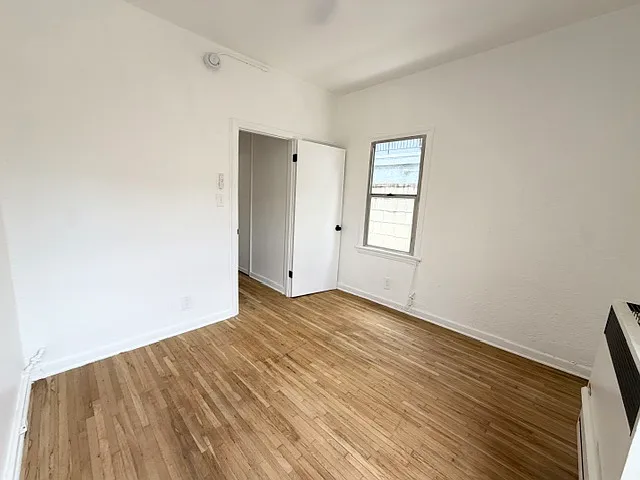 5916 1/2 Willoughby Ave — Photo 29