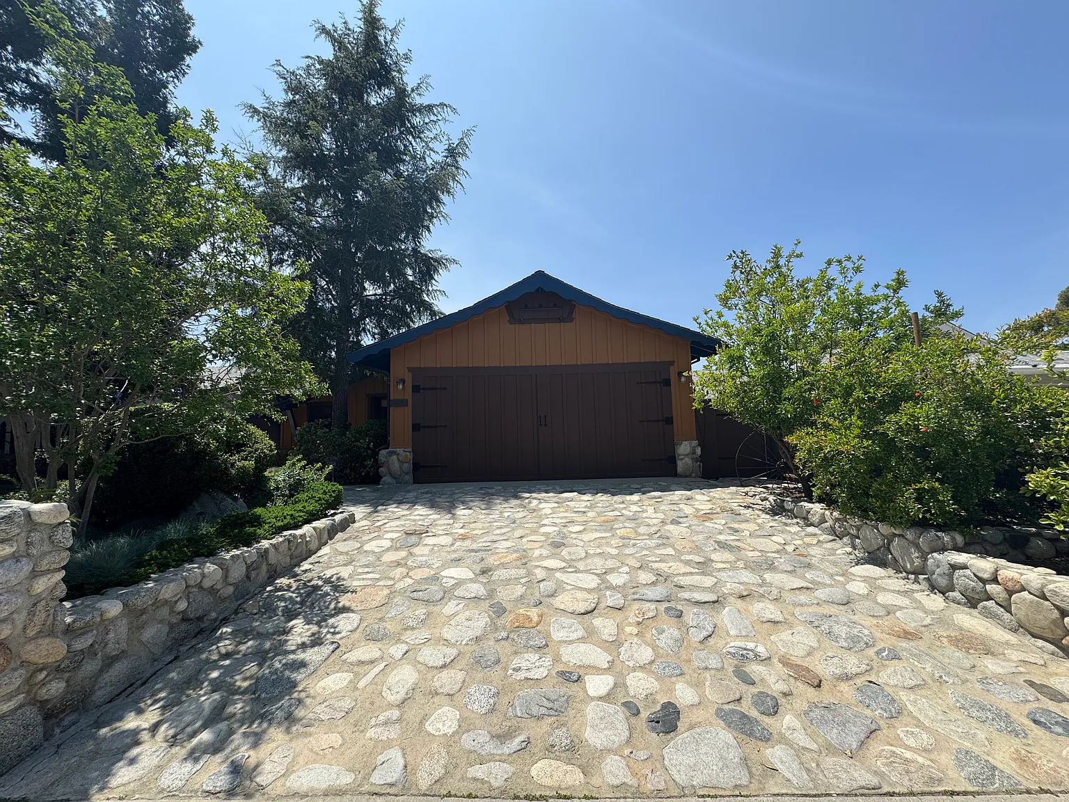 2 bed, 1370 sqft, $5,300 — Photo 3