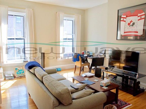 5th image of 300 Marlborough St APT 6