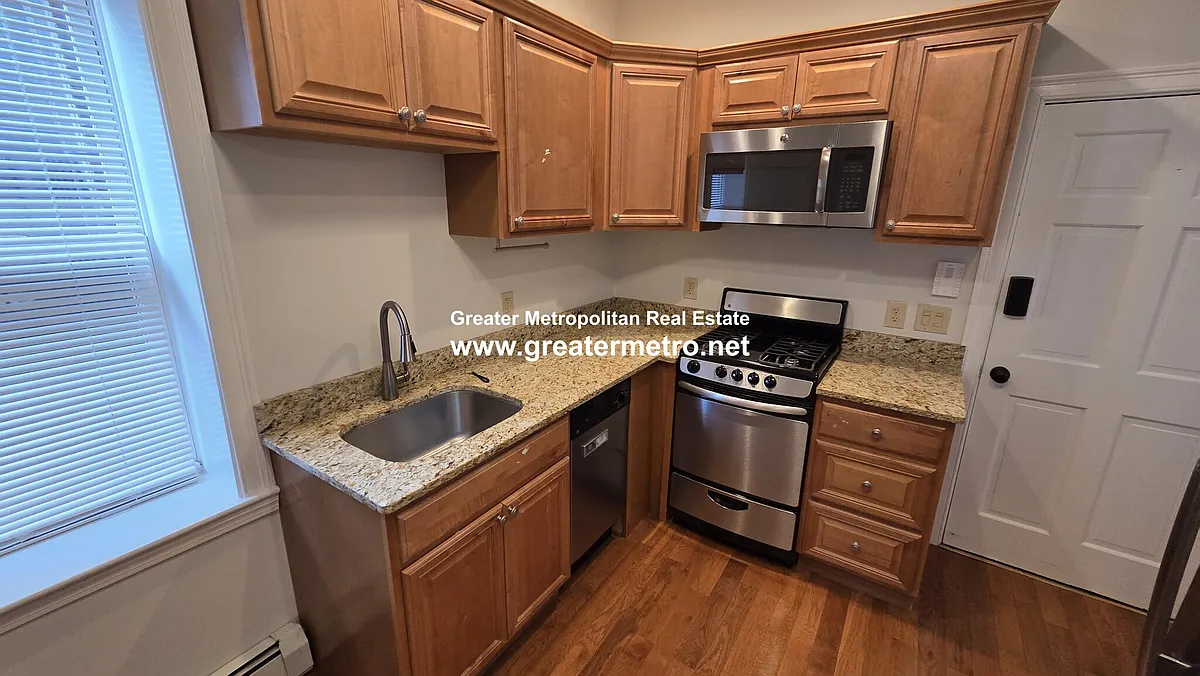 Building Photo - 152 Salem St #4