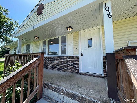 3rd image of 1036 Washington Dr