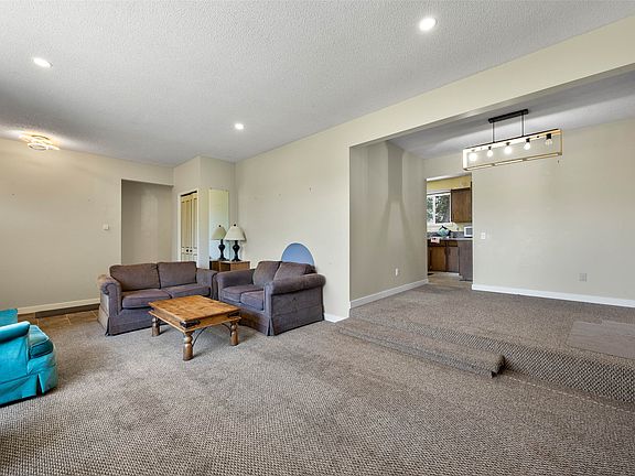 5th image of 1160 Kemano St