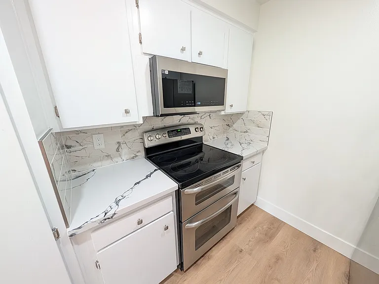 2610 S Bundy Dr #3 — Photo 4