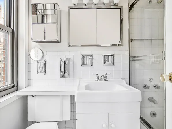 360 East 72nd Street image 11 of 21