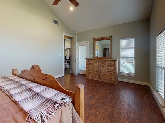 5th image of 407 Woodland Park Dr