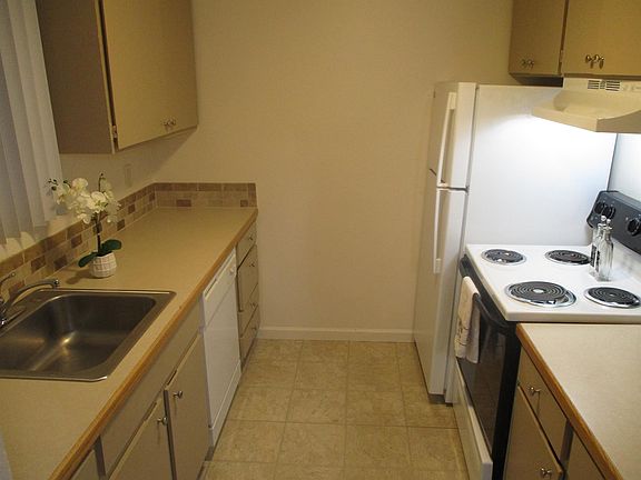 4th image of 252 NE Kane Dr #208