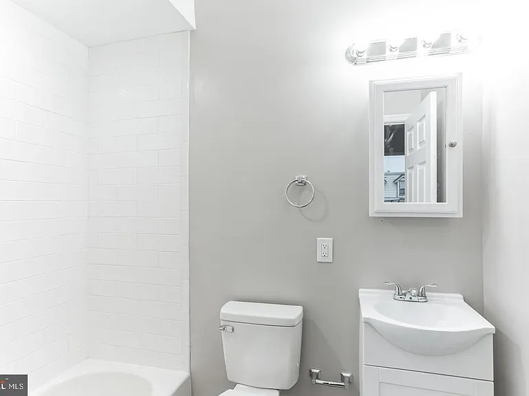 667 N 39th St #1 — Photo 17