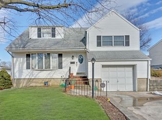 26 N Minnisink Ave, Parlin, NJ 08859