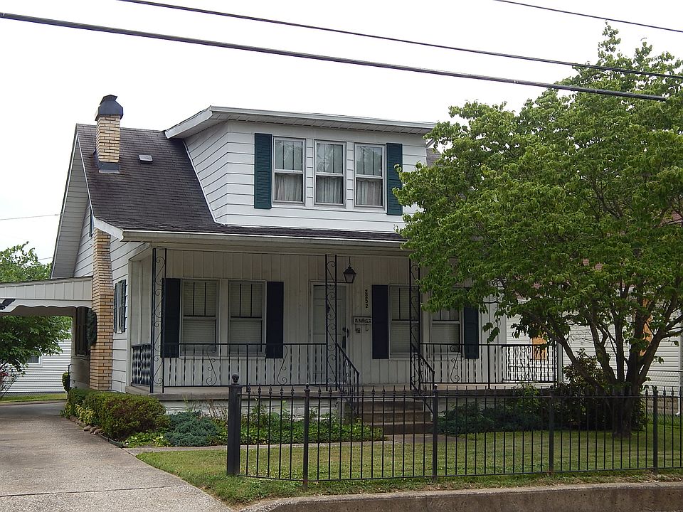 1st image of 2252 Beech St
