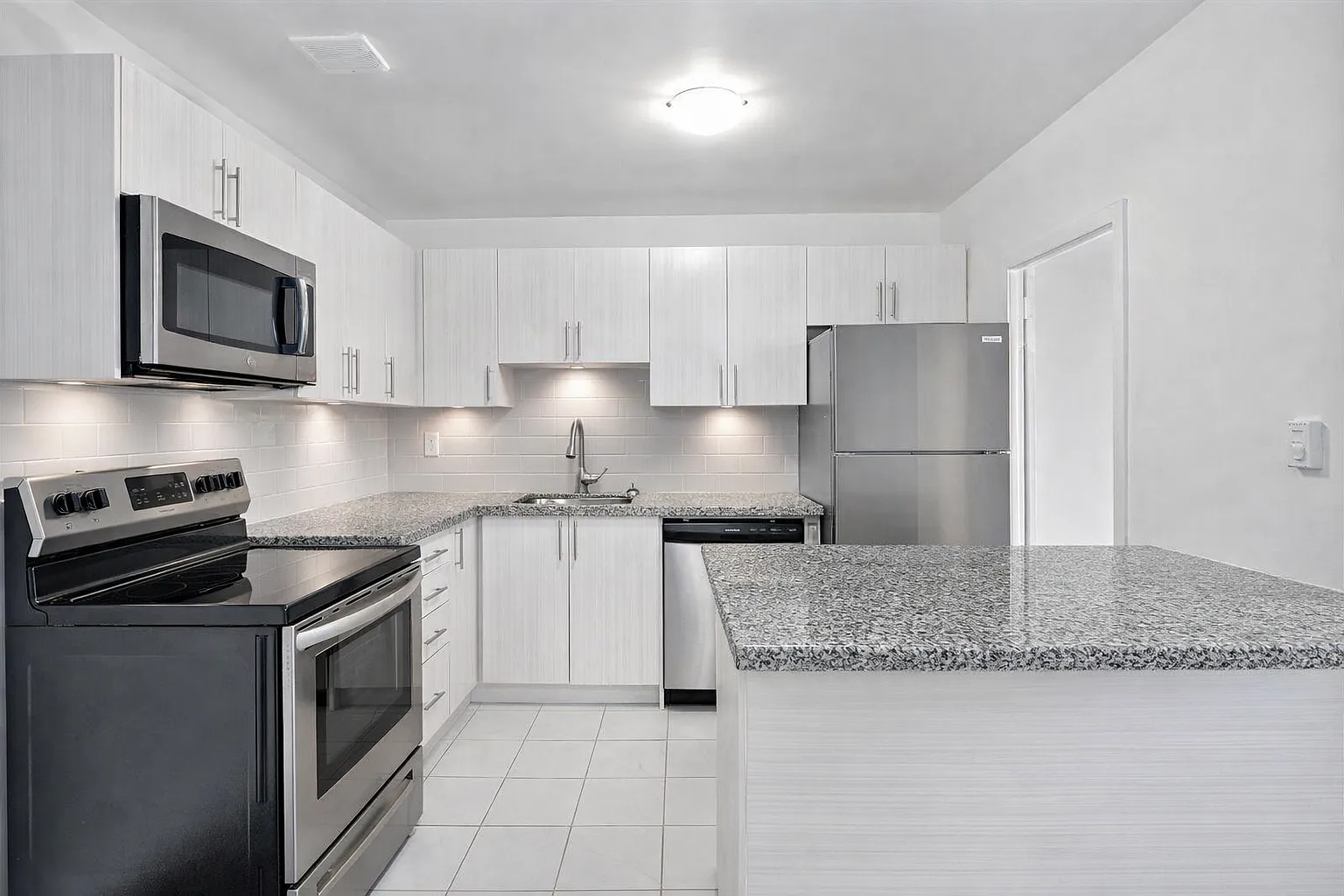 Owen Apartments — Photo 1