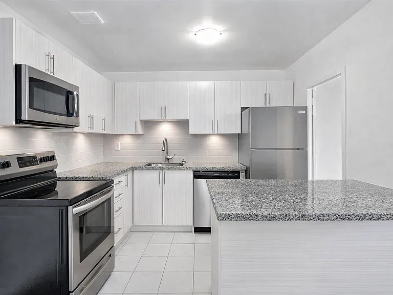 51 Owen St — Photo 1