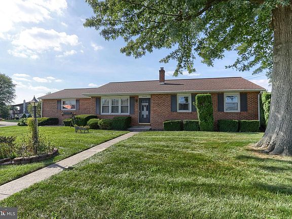 3rd image of 1633 Greenwood Dr