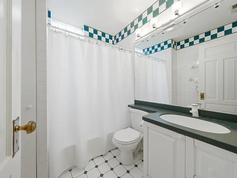 849 W Newport Ave #3 — Photo 14