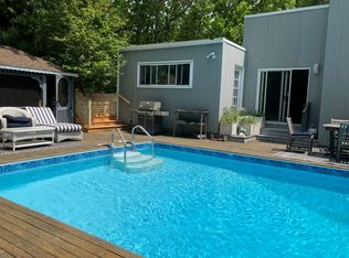 10 Glenmore Dr, Hampton Bays, NY 11946