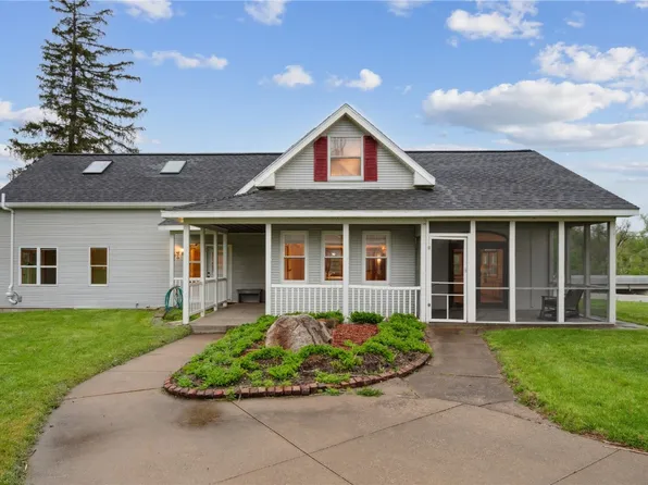 5995 Berry Rd SE, Cedar Rapids, IA 52403