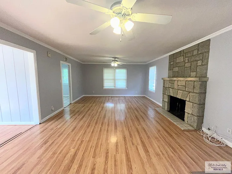 902 E Parkwood Dr — Photo 11