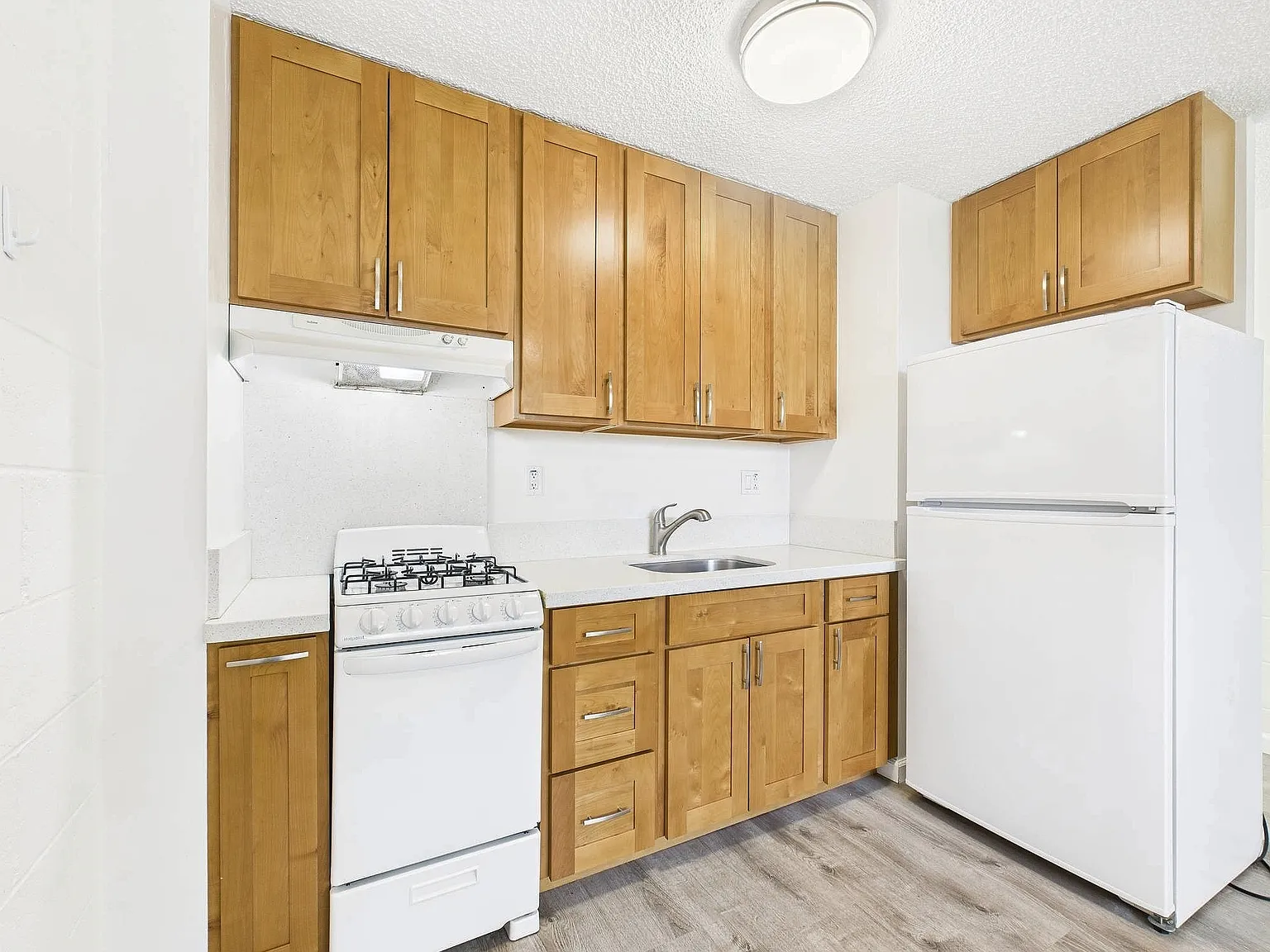 409 Iolani Ave — Photo 1