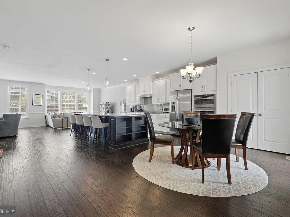 只今　商談中‼️ 22597 Windsor Locks Sq, Ashburn, VA 20148 | Zillow