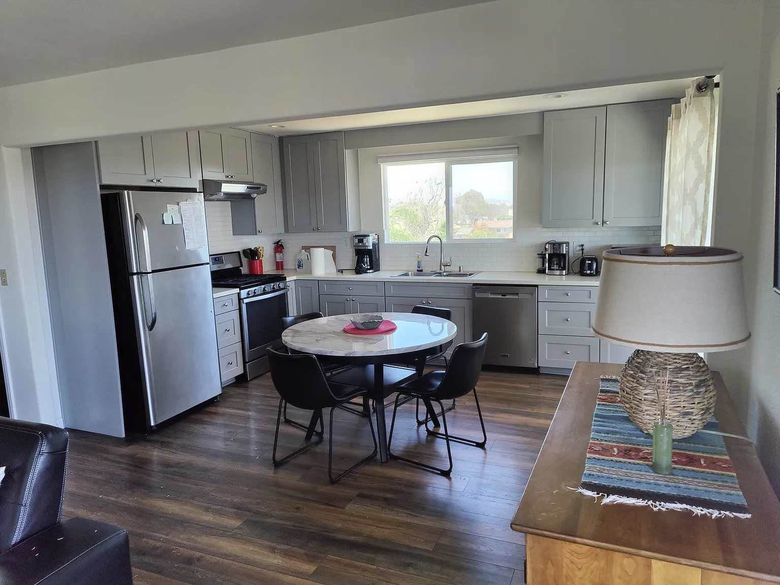 2 bed, 1100 sqft, $3,600 — Photo 2