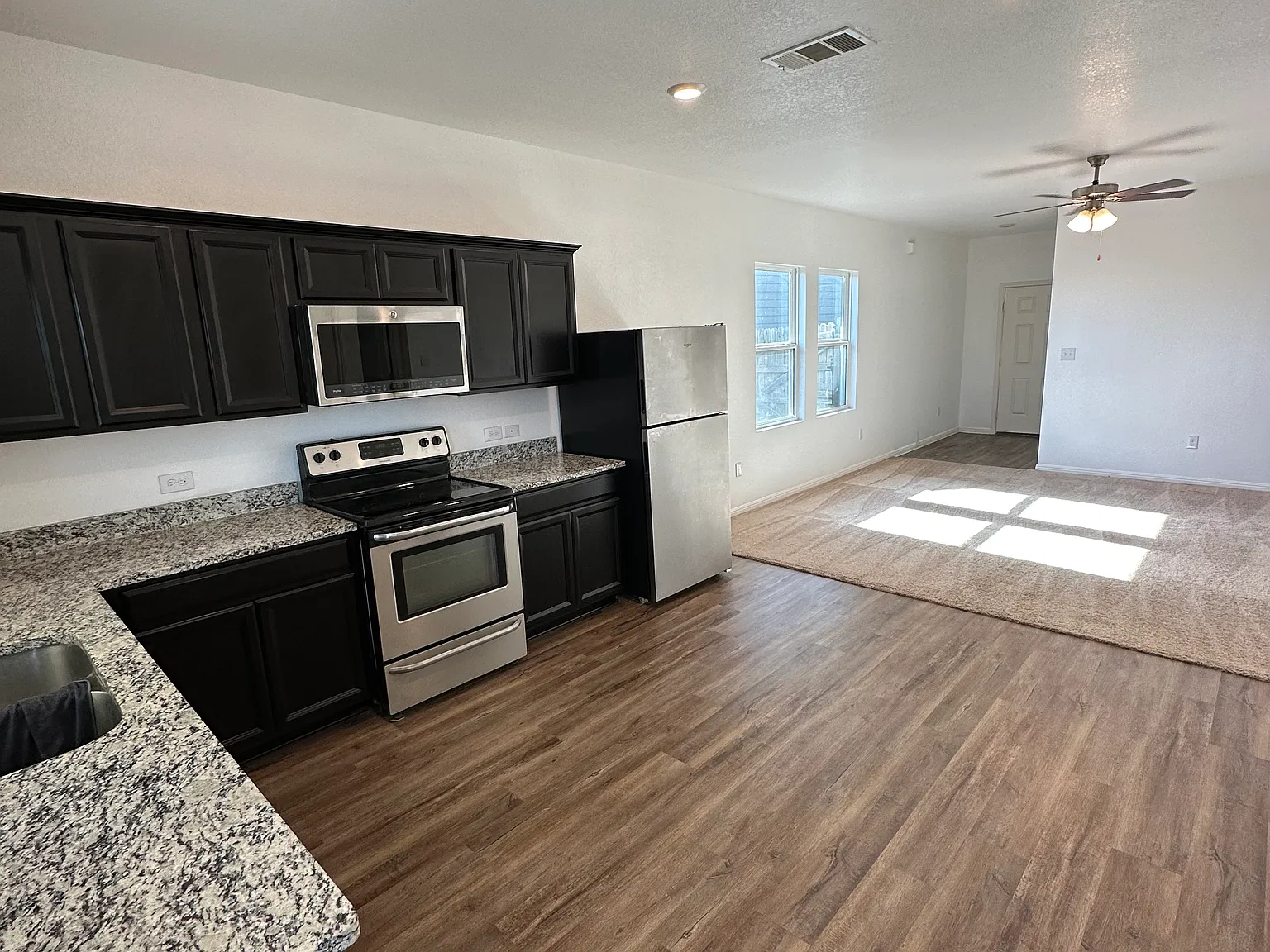 3 bed, 1200 sqft, $1,800 — Photo 4