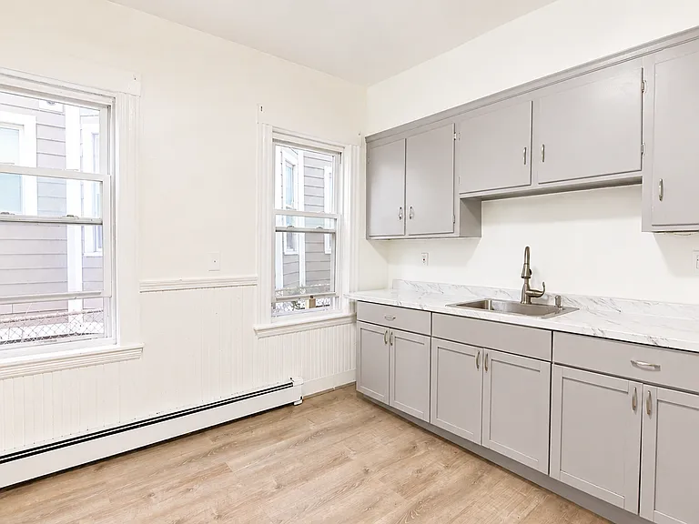 172 Hichborn St #1 — Photo 4