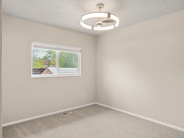 2915 Monica Dr W — Photo 17