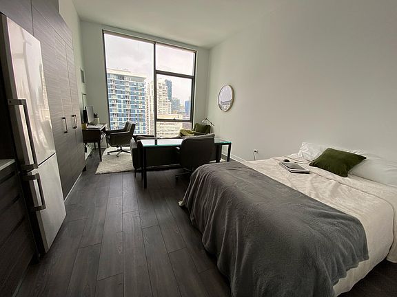 5th image of 501 N Orleans St #1904