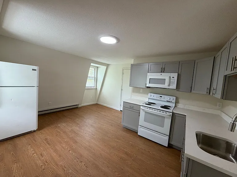 682 Beech St #6 — Photo 2