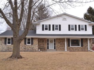 917 Vista Ln, Grafton, WI 53024