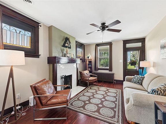 3rd image of 1502 Zeuger St