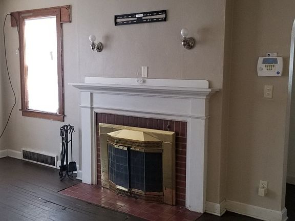 2nd image of 122 Willard Ave